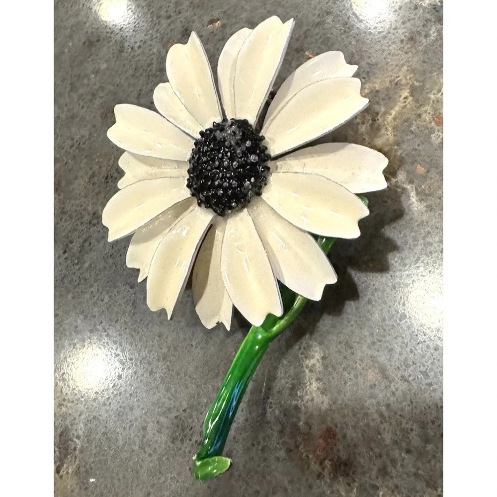 Vintage Brooch 1960's‎ Flower Power White Enamel Daisy Black Center